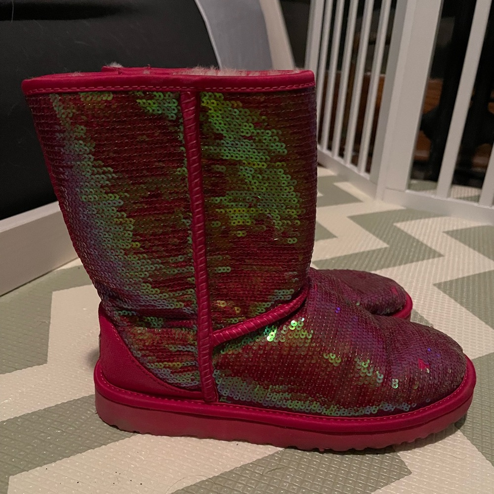 Pink sequin Ugg boots/excellent condition